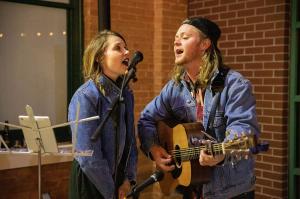 Music duo Sara Kate & Andrew Holmes (KISER) perform for the crowd